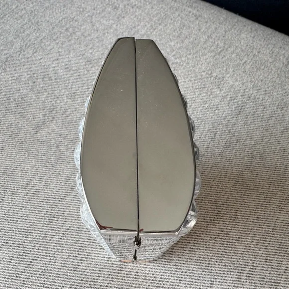 La Regale Elegant Silver Clutch Bag - Picture 4 of 15